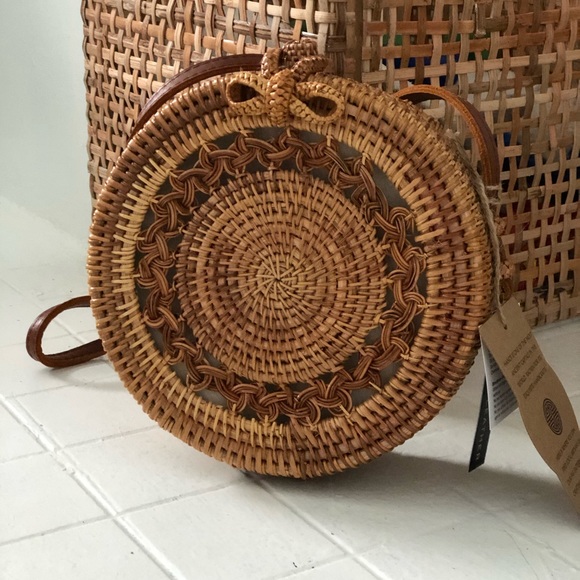HANDMADE CUT OUT ROUND RATTAN - Picture 4 of 5